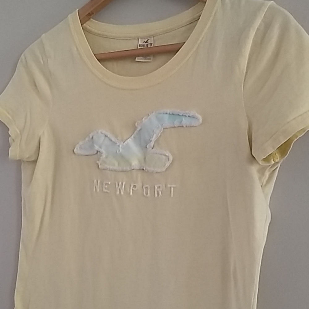 Hollister Newport yellow t-shirt size L